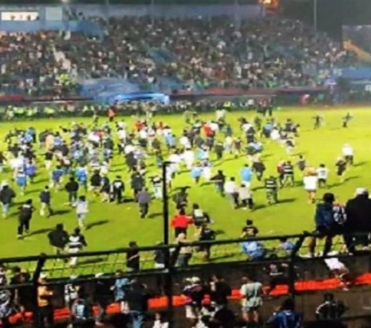 इन्डोनेसियामा फुटबल खेलका क्रममा भएको हिंसामा १२७ जनाको मृत्यु, १८० जना घाइते