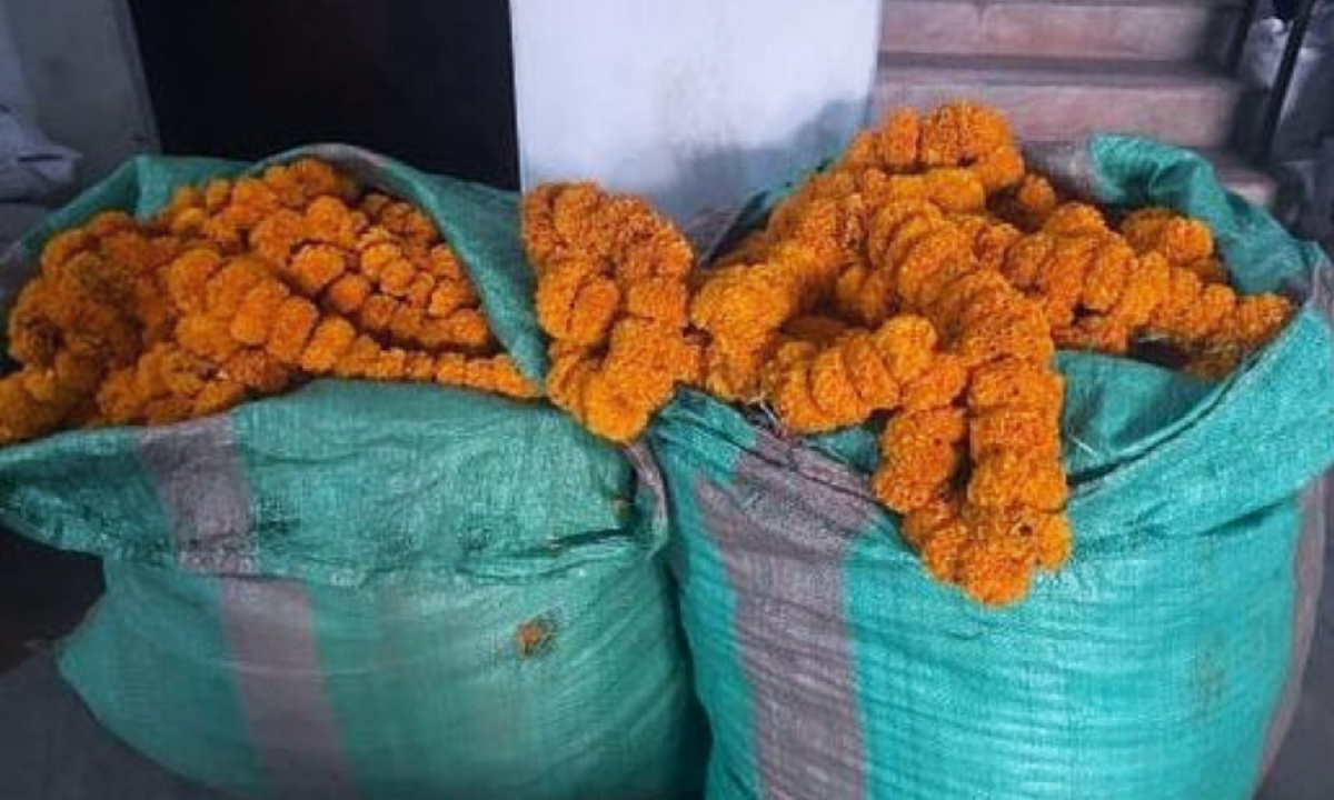 100 kg flower garlands brought from India in possession of the armed forces