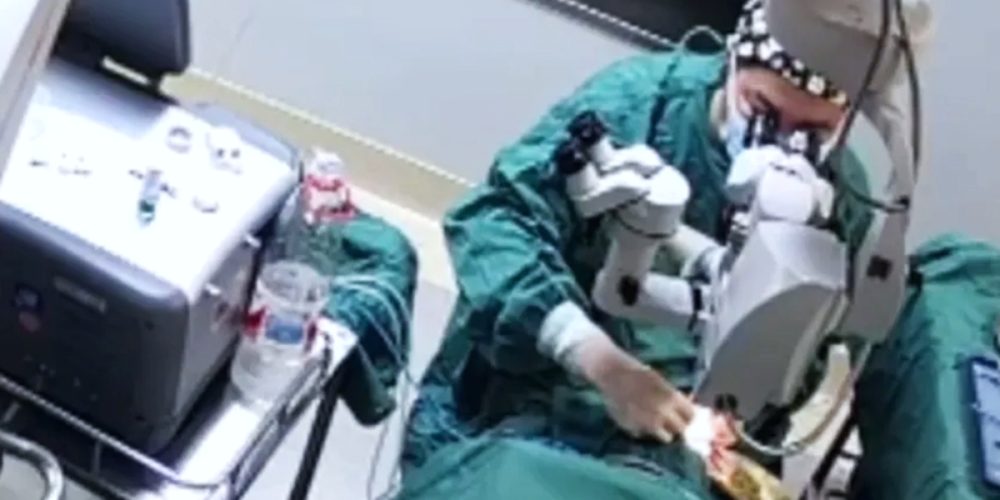 Criticism around the world after doctor punches patient in operating theatre