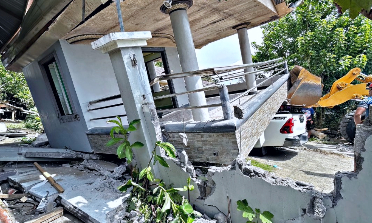 Strong earthquake in the Philippines