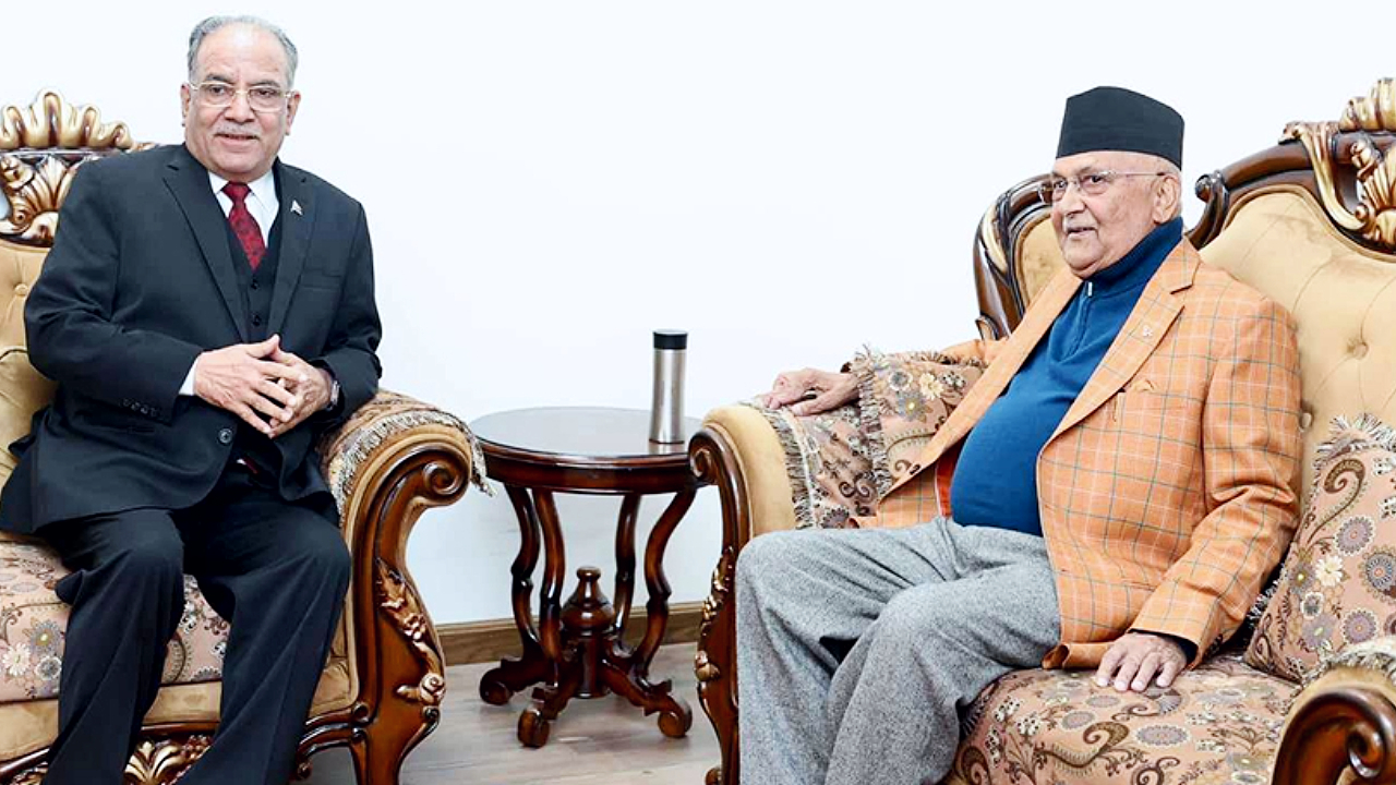 Meeting between Prachanda and Oli at Sinha Durbar