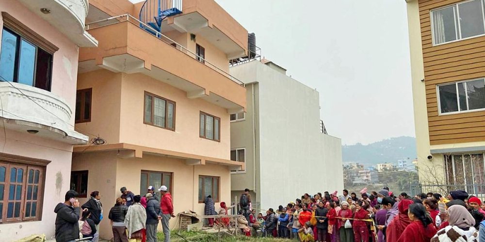 Suicide after killing his wife and two daughters