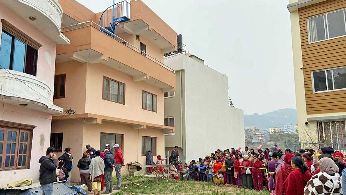 Suicide after killing his wife and two daughters